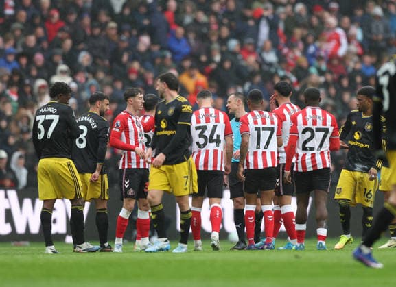 Sunderland, England, 9th May 2026. Sunderland appeal for a penalty United during the Sunderland vs Manchester United, ManU Premier League match at the Stadium Of Light, Sunderland. Picture credit should read: Nigel Roddis Sportimage EDITORIAL USE ONLY. No use with unauthorised audio, video, data, fixture lists, club league logos or live services. Online in-match use limited to 120 images, no video emulation. No use in betting, games or single club league player publications. SPI_007_NR_SUND_MANC SPI-4790-0007