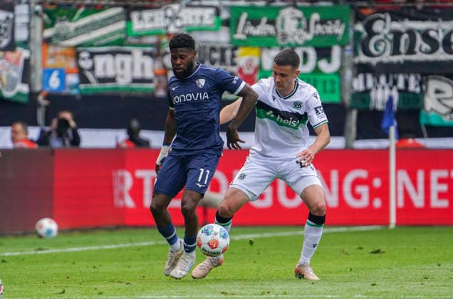 Germany Soccer 2 Bundesliga 2025 2026, Matchday 33 VfL Bochum vs Hannover 96 Vonovia Ruhrstadion Bochum Moritz Kwarteng VfL Bochum, 11 Bastian Allgeier Hannover 96, 17 Bochum Copyright: xAymanxAlahmedx