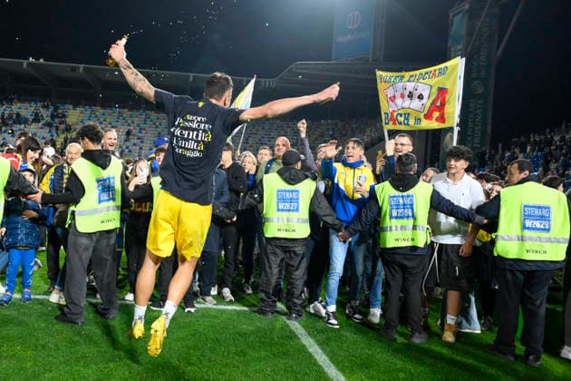 Frosinone players celebrate at the end of the match during the Serie BKT soccer match between Frosinone and Mantova at the Frosinone™s Benito Stirpe stadium, Italy - Friday, May 08, 2026 - Soccer ( Photo by Fabrizio Corradetti LaPresse )  Copyright: xFabrizioxCorradetti LaPressex