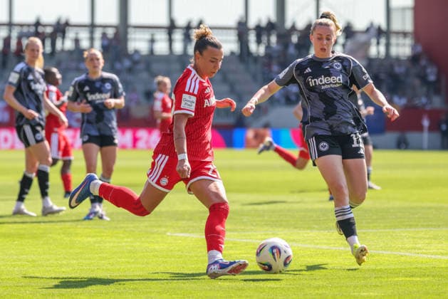 Arianna Caruso FC Bayern Muenchen, 27 with ball with Nina Luehrssen Eintracht Frankfurt, 11 , GER, FC Bayern Muenchen vs Eintracht Frankfurt, Soccer, Google Pixel Women Bundesliga, 25 Matchday, Season 2025 2026, 09 05 2026, DFL DFB REGULATIONS PROHIBIT ANY USE OF PHOTOGRAPHS as IMAGE SEQUENCES and or QUASI VIDEO, GER, FC Bayern Muenchen vs Eintracht Frankfurt, Football, Google Pixel Frauen Bundesliga, 25 Spieltag, Saison 2025 2026, 09 05 2026 Muenchen Copyright: xEibner-Pressefoto JennixMaulx EP_JML