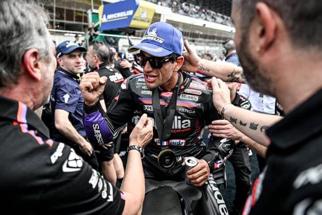 Grand Prix de France Moto GP Le Mans PHOTOPQR OUEST FRANCE Martin ROCHE ; Le Mans ; 09 05 2026 ; Ce samedi 09 mai 2026 , le Michelin Grand Prix de France moto ( MotoGP Moto GP ) sur le circuit Bugatti du Mans ( Le Mans Sarthe Pays de la Loire ) Cet après-midi la Course de Sprint Tissot du motoGP ( 13 laps ). ici Le pilote de moto GP Jorge Martin ( Aprilia Racing ) remporte la course sprint motoGP et célèbre avec son équipe Photographe : Martin ROCHE Ouest-France -- Michelin French Grand Prix motorcycle race (MotoGP) at the Bugatti circuit in Le Mans Le Mans FRANCE France  Copyright: xPHOTOPQR OUESTxFRANCE MAXPPPxMartinxROCHEx 20260509OFR8142 20260509OFR8142