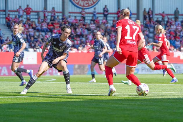 Sara Doorsoun 23 Frankfurt and Klara Bühl 17 FC Bayern in action at the Google Pixel Womens Bundesliga match FC Bayern Munich Eintracht Frankfurt on 09 05 2026 Munich FC Bayern Campus Germany Germany Germany