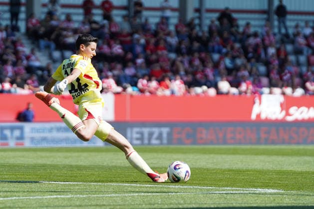 Lina Altenburg 12 Frankfurt in action at the Google Pixel Womens Bundesliga match FC Bayern Munich Eintracht Frankfurt on 09 05 2026 Munich FC Bayern Campus Germany Germany Germany