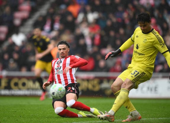 Chemsdine Talbi of Sunderland (left) during the Premier League 2025 26 League match between Sunderland and Manchester United, ManU at Stadium of Light on May 9th, 2026 in Sunderland, England. Copyright: xRichardxLee SportsxPressxPhotox Sportspressphoto_SPR143028