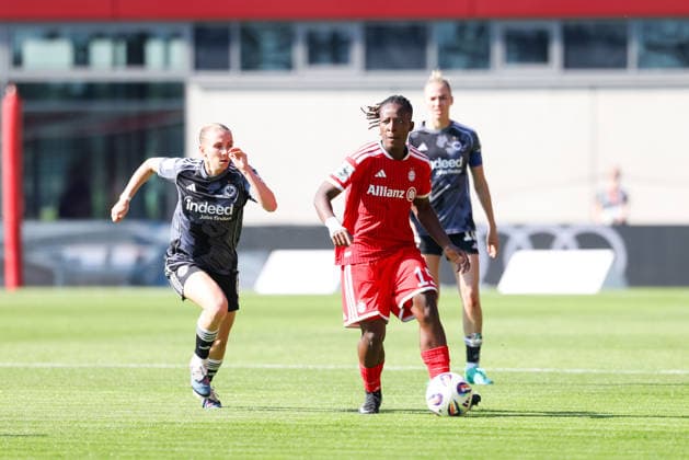 Bernadette Amani FC Bayern Muenchen, 15 with ball with Elisa Senss Eintracht Frankfurt, 06 and Laura Freigang Eintracht Frankfurt, 10 , GER, FC Bayern Muenchen vs Eintracht Frankfurt, Soccer, Google Pixel Womens Bundesliga, 25 Matchday, Season 2025 2026, 09 05 2026, DFL DFB REGULATIONS PROHIBIT ANY USE OF PHOTOGRAPHS as IMAGE SEQUENCES and or QUASI VIDEO, GER, FC Bayern Muenchen vs Eintracht Frankfurt, Football, Google Pixel Womens Bundesliga, 25 Matchday, Season 2025 2026, 09 05 2026 Muenchen Copyright: xEibner-Pressefoto JennixMaulx EP_JML