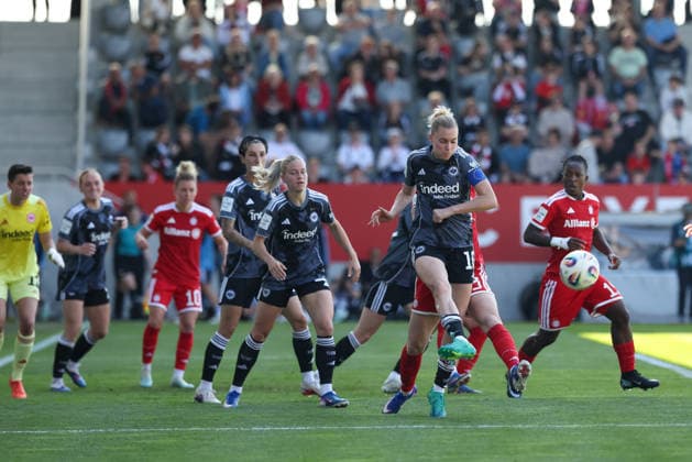 Laura Freigang Eintracht Frankfurt, 10 deflects ball in penalty area, GER, FC Bayern Muenchen vs Eintracht Frankfurt, Soccer, Google Pixel Women Bundesliga, 25 Matchday, Season 2025 2026, 09 05 2026, DFL DFB REGULATIONS PROHIBIT ANY USE OF PHOTOGRAPHS as IMAGE SEQUENCES and or QUASI VIDEO, GER, FC Bayern Muenchen vs Eintracht Frankfurt, Football, Google Pixel Womens Bundesliga, 25 Matchday, Season 2025 2026, 09 05 2026 Muenchen Copyright: xEibner-Pressefoto JennixMaulx EP_JML