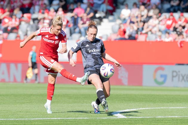 Linda Dallmann 10 FC Bayern and Lisanne Gräwe 8 Frankfurt in action at the Google Pixel Womens Bundesliga match FC Bayern Munich Eintracht Frankfurt on 09 05 2026 Munich FC Bayern Campus Germany Germany