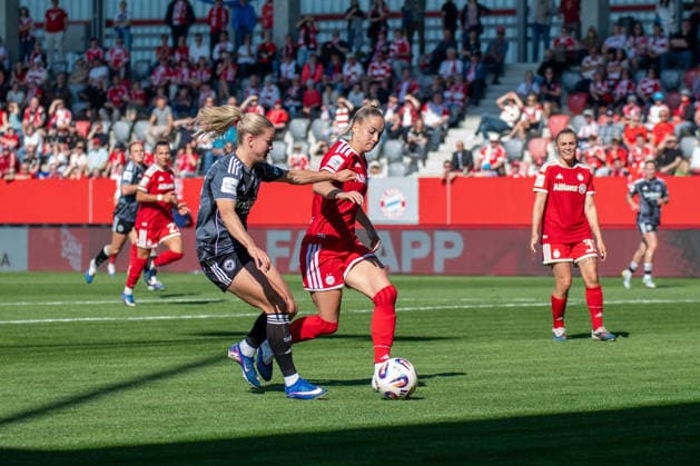 Nadine Riesen 22 Frankfurt and Giulia Gwinn 7 FC Bayern in action at the Google Pixel Womens Bundesliga match FC Bayern Munich Eintracht Frankfurt on 09 05 2026 Munich FC Bayern Campus Germany Germany Germany