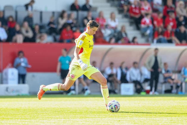 Lina Altenburg Eintracht Frankfurt, 12 with ball, GER, FC Bayern Muenchen vs Eintracht Frankfurt, Football, Google Pixel Frauen Bundesliga, 25 Spieltag, Saison 2025 2026, 09 05 2026, DFL DFB REGULATIONS PROHIBIT ANY USE OF PHOTOGRAPHS as IMAGE SEQUENCES and or QUASI VIDEO, GER, FC Bayern Muenchen vs Eintracht Frankfurt, Football, Google Pixel Frauen Bundesliga, 25 Spieltag, Saison 2025 2026, 09 05 2026 Muenchen Copyright: xEibner-Pressefoto JennixMaulx EP_JML