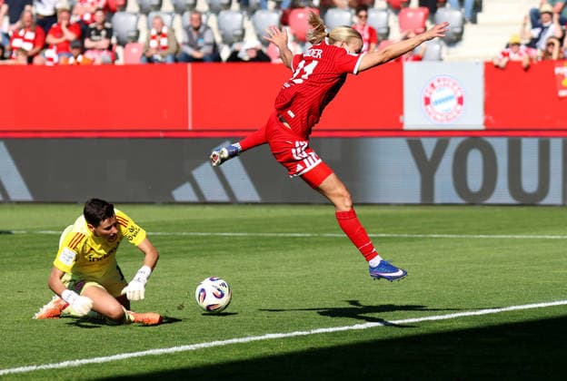 Soccer, Women, Google Pixel Womens Bundesliga, 25 Matchday, Season 2025 2026, FC Bayern Munich Eintracht Frankfurt, Campus Goal chance by Pernille Harder FC Bayern Munich re who sings here over keeper Lina Altenburg Eintracht Frankfurt li
