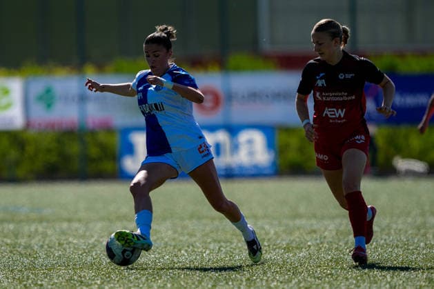 Switzerland AXA Womens Super League 2025 26, FC Aarau Women vs GC Womens Football Sportanlage Schachen, Aarau Viola Avduli 23 Grasshoppers vs Fabia Reinschmidt 13 FC Aarau Copyright: xKjetilxWaberx