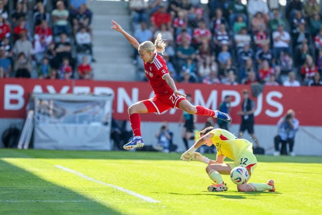 Pernille Harder FC Bayern Muenchen, 21 with ball with Lina Altenburg Eintracht Frankfurt, 12 , GER, FC Bayern Muenchen vs Eintracht Frankfurt, Soccer, Google Pixel Women Bundesliga, 25 Matchday, Season 2025 2026, 09 05 2026, DFL DFB REGULATIONS PROHIBIT ANY USE OF PHOTOGRAPHS as IMAGE SEQUENCES and or QUASI VIDEO, GER, FC Bayern Muenchen vs Eintracht Frankfurt, Football, Google Pixel Womens Bundesliga, 25 Matchday, Season 2025 2026, 09 05 2026 Muenchen Copyright: xEibner-Pressefoto JennixMaulx EP_JML