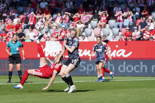 Giulia Gwinn 7 FC Bayern with the overhead kick at the Google Pixel Womens Bundesliga match FC Bayern Munich Eintracht Frankfurt on 09 05 2026 Munich FC Bayern Campus Germany Germany Germany