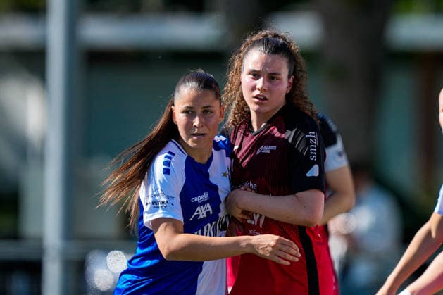 Switzerland AXA Women s Super League 2025 26, FC Aarau Women vs GC Women s Football Sportanlage Schachen, Aarau Nathalie Widmer 5 FC Aarau vs Luna Lemperiere 6 Grasshoppers Copyright: xKjetilxWaberx