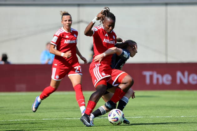 Munich, Germany 09 May 2026 1 Womens Bundesliga 25 Matchday FC Bayern Munich vs Eintracht Frankfurt In the picture from left in the duel Bernadette Amani FCB and Elisa Senß Senss SGE Copyright: HMBxMedia MadeleinexFantini