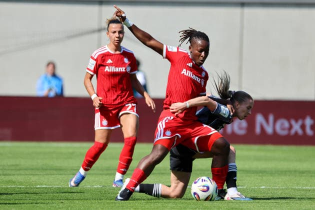 Munich, Germany 09 May 2026 1 Womens Bundesliga 25 Matchday FC Bayern Munich vs Eintracht Frankfurt In the picture from left in the duel Arianna Caruso FCB , Bernadette Amani FCB and Elisa Senß Senss SGE Copyright: HMBxMedia MadeleinexFantini