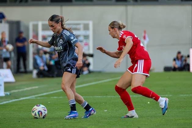 Munich, Germany 09 May 2026 1 Womens Bundesliga 25 Matchday FC Bayern Munich vs Eintracht Frankfurt In the picture from left Ereleta Memeti SGE and Klara Bühl Buehl FCB Copyright: HMBxMedia MadeleinexFantini