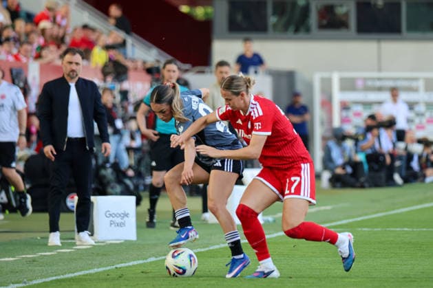 Munich, Germany 09 May 2026 1 Womens Bundesliga 25 Matchday FC Bayern Munich vs Eintracht Frankfurt In the picture from left in the duel Ereleta Memeti SGE and Klara Bühl Buehl FCB Copyright: HMBxMedia MadeleinexFantini