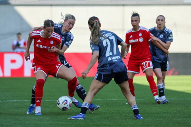 Munich, Germany 09 May 2026 1 Womens Bundesliga 25 Matchday FC Bayern Munich vs Eintracht Frankfurt In the picture from left in the duel Klara Bühl Buehl FCB , Nadine Riesen SGE and Ereleta memeti SGE Copyright: HMBxMedia MadeleinexFantini