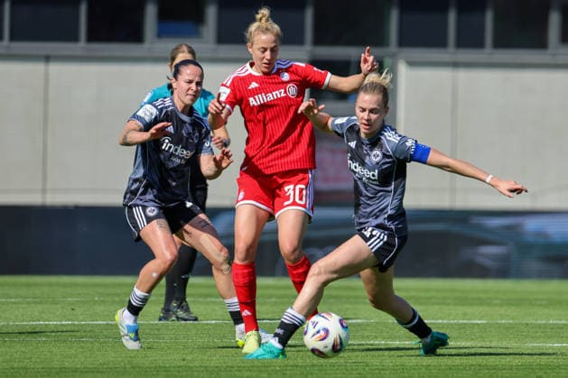 Munich, Germany 09 May 2026 1 Womens Bundesliga 25 Matchday FC Bayern Munich vs Eintracht Frankfurt In the picture from left in the duel Geraldine Reuteler SGE , Carolin Simon FCB and Laura Freigang SGE Copyright: HMBxMedia MadeleinexFantini