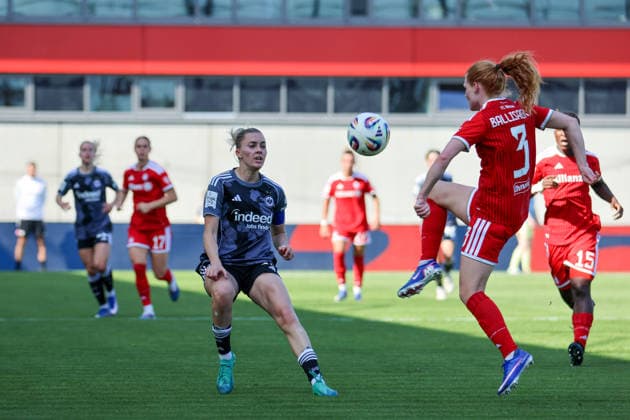 Munich, Germany 09 May 2026 1 Womens Bundesliga 25 Matchday FC Bayern Munich vs Eintracht Frankfurt In the picture from left Laura Freigang SGE and Stina Ballisager FCB Copyright: HMBxMedia MadeleinexFantini