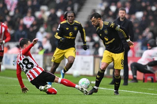 Enzo Le FÃ e of Sunderland ad Bruno Fernandes of Manchester United, ManU Sunderland v Manchester United, Premier League, Football, Stadium of Light, Sunderland , UK - 09 May 2026Sunderland Stadium of Light United Kingdom EDITORIAL USE ONLY No use with unauthorised audio, video, data, fixture lists, club league logos or live services. Online in-match use limited to 120 images, no video emulation. No use in betting, games or single club league player publications. Copyright: xAnnaxGowthorpe Shutterstockx 16861687u