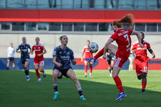 Munich, Germany 09 May 2026 1 Womens Bundesliga 25 Matchday FC Bayern Munich vs Eintracht Frankfurt In the picture from left Laura Freigang SGE and Stina Ballisager FCB Copyright: HMBxMedia MadeleinexFantini