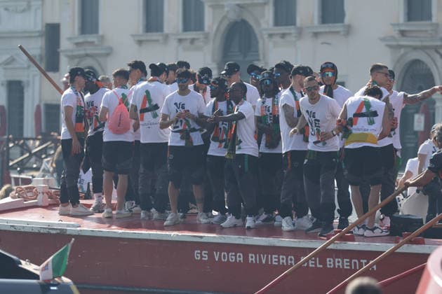 May 9, 2026, Venezia, Italy, Italy: Celebrations by Venezia FC and its fans after winning the Serie BKT championship and securing promotion to Serie A on 9 May, 2026, Venezia, Italy Venezia Italy - ZUMAr199 20260509_zsp_r199_027 Copyright: xMattiaxRadonix