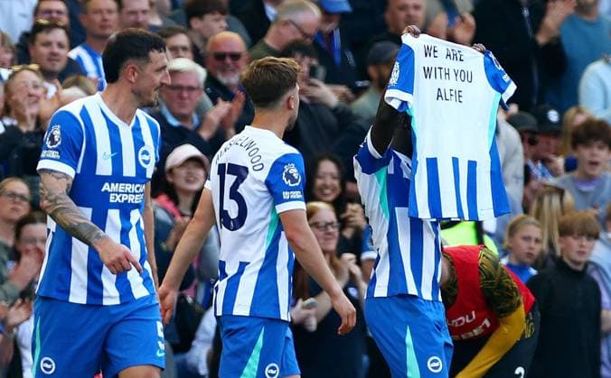 Yankuba Minteh of Brighton and Hove Albion celebrates scoring a goal after making the score 3-0. Brighton and Hove Albion v Wolverhampton Wanderers, Premier League, Football, American Express Community Stadium, Brighton , UK - 09 May 2026Brighton American Express Community Stadi United Kingdom EDITORIAL USE ONLY No use with unauthorised audio, video, data, fixture lists, club league logos or live services. Online in-match use limited to 120 images, no video emulation. No use in betting, games or single club league player publications. Copyright: xJamesxMarsh Shutterstockx 16861685be