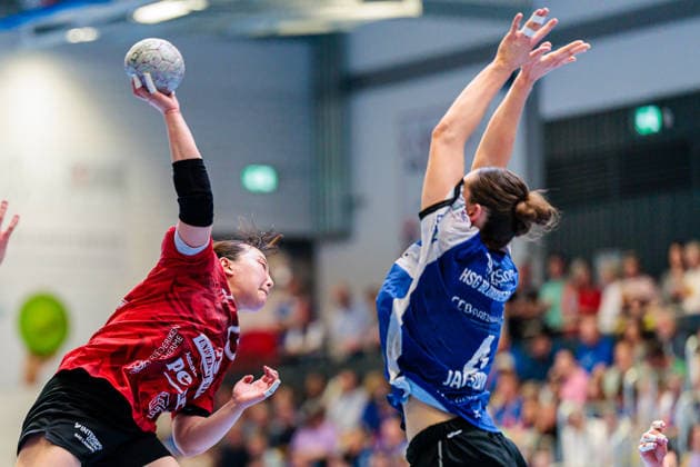 v l Natsuki Aizawa Thueringer HC, 23 , Andrea Jacobsen HSG Blomberg Lippe, 04 GER, HSG Blomberg Lippe vs Thueringer HC, Handball, 1 Bundesliga Women, Play Offs, Semifinal, Game 3, 09 05 2026 GER, HSG Blomberg Lippe vs Thueringer HC, Handball, 1 Bundesliga Women, Play Offs, Semifinal, Game 3, 09 05 2026 Blomberg Copyright: xEibner-Pressefoto JanxRollingerx EP_JSK