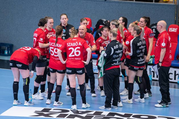 HSG Blomberg Lippe GER vs Thueringer HC GER Handball, 1 Handball Bundesliga Women, Semifinal, Match 3, 9 5 2026, Season 2025 2026, Blomberg The team of Thueringer HC GER during a timeout In focus Herbert Mueller Thueringer HC, Coach Blomberg Sporthalle an der Ulmenallee Germany