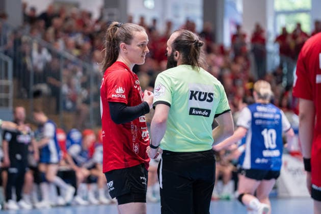 HSG Blomberg Lippe GER vs Thueringer HC GER Handball, 1 Handball Bundesliga Women, Semifinal, Match 3, 9 5 2026, Season 2025 2026, Blomberg Luca Farago Thueringer HC, 19 discussed with Marcus Hurst Referee Blomberg Sporthalle an der Ulmenallee Germany
