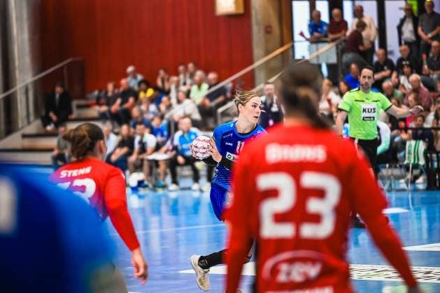 Scene with Annefleur Bruggeman 11 Sport Union Neckarsulm and Silje Brons Petersen 23 BSV Sachsen Zwickau Scene with Annefleur Bruggeman 11 Sport Union Neckarsulm and Silje Brons Petersen 23 BSV Sachsen Zwickau Copyright: xspeedshotx