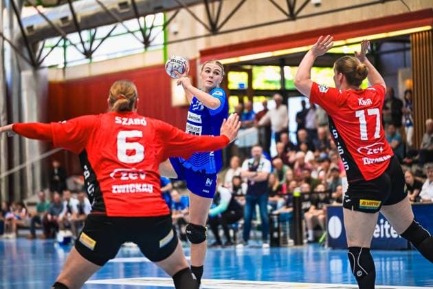 Scene with Lynn Holtman 17 Sport Union Neckarsulm and players from Team Person 10839 Scene with Lynn Holtman 17 Sport Union Neckarsulm in the Ballei Copyright: xspeedshotx