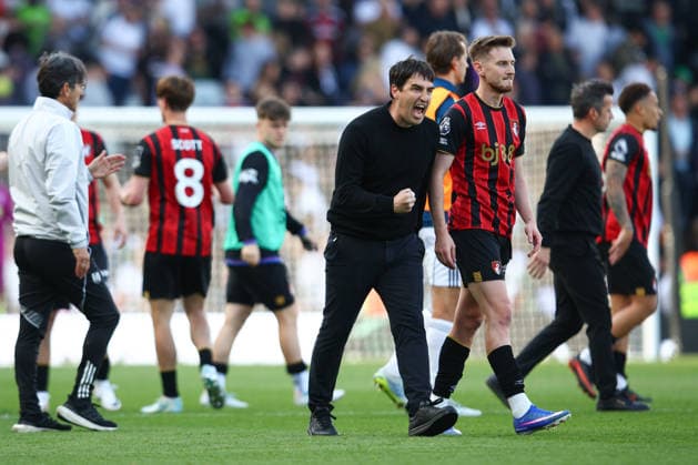 Premier League: Fulham v AFC Bournemouth LONDON, UK - 9th May 2026: Head Coach of AFC Bournemouth Andoni Iraola celebrates at the final whistle during the Premier League match between Fulham FC and AFC Bournemouth at Craven Cottage London Craven Cottage England United Kingdom Copyright: xCraigxMercerx xPeakxActionxPhotosx