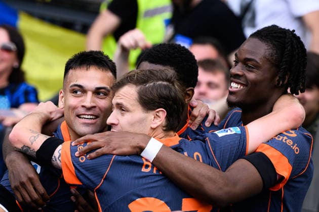 Lautaro Martinez of FC Internazionale celebrates with Marcus Thuram, Nicolo Barella and Yann Bisseck after scoring the goal of 0-1 during the Serie A 2025 2026 football match between SS Lazio and FC Internazionale at Stadio Olimpico in Rome (Italy), May 9, 2026. AndreaxStaccioli
