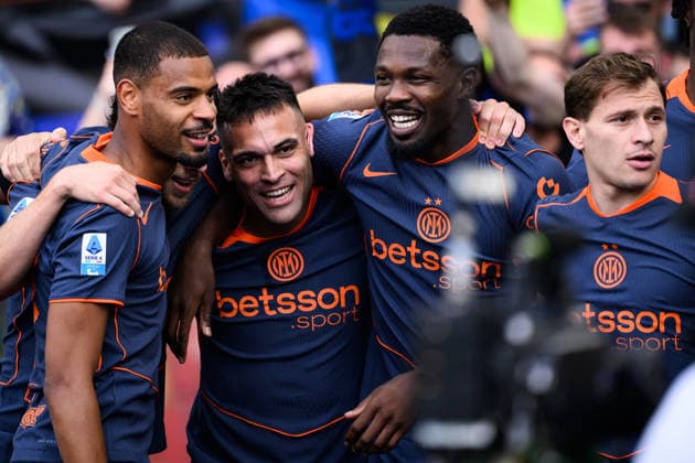 Lautaro Martinez of FC Internazionale celebrates with Marcus Thuram, Nicolo Barella and team mates after scoring the goal of 0-1 during the Serie A 2025 2026 football match between SS Lazio and FC Internazionale at Stadio Olimpico in Rome (Italy), May 9, 2026. AndreaxStaccioli
