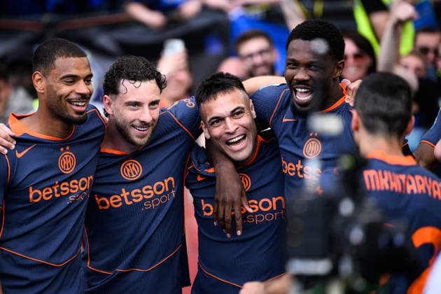 Lautaro Martinez of FC Internazionale celebrates with Marcus Thuram, Nicolo Barella and team mates after scoring the goal of 0-1 during the Serie A 2025 2026 football match between SS Lazio and FC Internazionale at Stadio Olimpico in Rome (Italy), May 9, 2026. AndreaxStaccioli