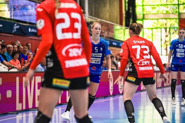 Scene with Kim Hinkelmann 5 Sport Union Neckarsulm and Lilli Holste 58 Sport Union Neckarsulm Scene with Kim Hinkelmann 5 Sport Union Neckarsulm and Lilli Holste 58 Sport Union Neckarsulm Copyright: xspeedshotx