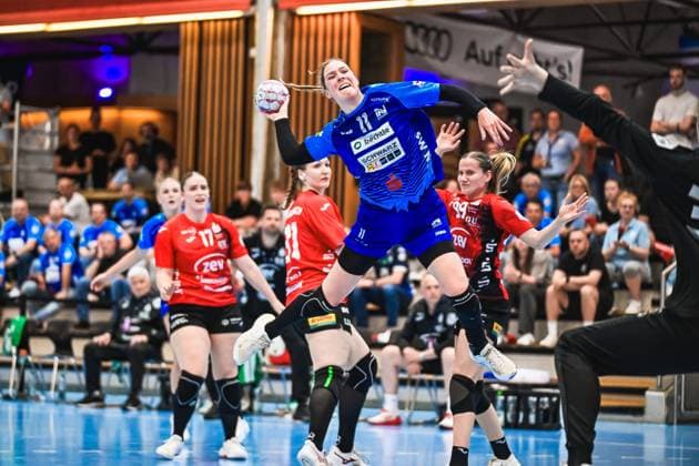 Scene with Annefleur Bruggeman 11 Sport Union Neckarsulm and Rome Steveink 99 BSV Sachsen Zwickau Scene with Annefleur Bruggeman 11 Sport Union Neckarsulm and Rome Steveink 99 BSV Sachsen Zwickau Copyright: xspeedshotx