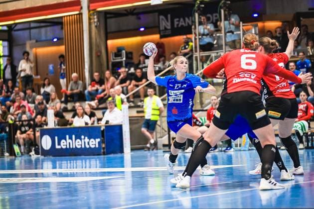 Scene with Lynn Holtman 17 Sport Union Neckarsulm and player from Team Person 10839 Scene with Lynn Holtman 17 Sport Union Neckarsulm and opponent Copyright: xspeedshotx