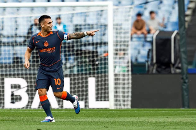 May 9, 2026, Rome, ITALIA ROMA: Inter™s Lautaro Martinez (L) jubilates with his teammates after scoring the 0-1 goal during the Italian Serie A soccer match SS Lazio vs FC Inter at the Olimpico stadium in Rome, Italy, 09 May 2026. ANSA ANGELO CARCONI. SS Lazio Vs FC Inter  - ZUMAa110 20260509_zaf_a110_033 Copyright: xAngeloxCarconix