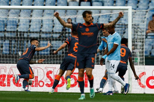 May 9, 2026, Rome, ITALIA ROMA: Inter™s Lautaro Martinez (L) jubilates with his teammates after scoring the 0-1 goal during the Italian Serie A soccer match SS Lazio vs FC Inter at the Olimpico stadium in Rome, Italy, 09 May 2026. ANSA ANGELO CARCONI. SS Lazio Vs FC Inter  - ZUMAa110 20260509_zaf_a110_034 Copyright: xAngeloxCarconix