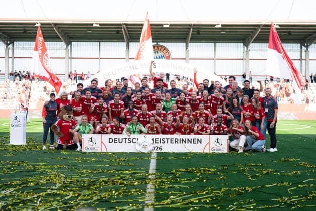 Munich, Germany 9th May 2026: FC Bayern players celebrating the league title after the Google Pixel Frauen Bundesliga game between FC Bayern München and Eintracht Frankfurt at FC Bayern Campus on May 9th, 2026 in Munich, Germany (Leonie Kiehl SPP) Copyright: xLeoniexKiehlx xSPPx Sportspressphoto_SPR143139