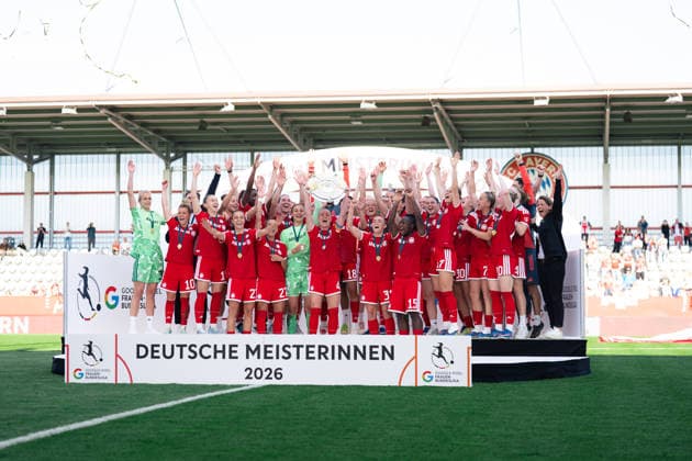 Munich, Germany 9th May 2026: FC Bayern players celebrating the league win after the Google Pixel Frauen Bundesliga game between FC Bayern München and Eintracht Frankfurt at FC Bayern Campus on May 9th, 2026 in Munich, Germany (Leonie Kiehl SPP) Copyright: xLeoniexKiehlx xSPPx spp-en-LeKiSp-SPP26_Leonie_20032026-1-24