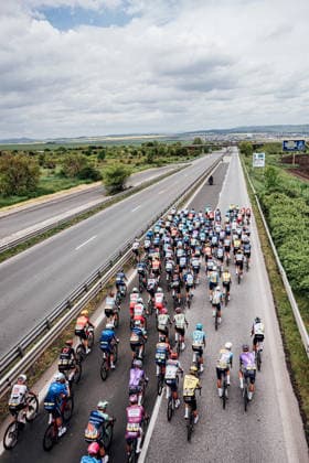 2026 Giro d Italia Stage 2 Picture by Zac Williams SWpix.com - 09 05 2026 - Cycling - 2026 Giro d Italia - Stage 2 - Burgas to Veliko Tarnavo - The peloton. Copyright: x xSWpix.comx(t axPhotographyxHubxLtd)xZacxWilliams SWpix.comx SWP-2645