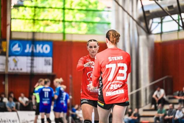 Scene with Zoe Stens 73 BSV Sachsen Zwickau and Julia Niewiadomska 44 BSV Sachsen Zwickau Scene with Zoe Stens 73 BSV Sachsen Zwickau and Julia Niewiadomska 44 BSV Sachsen Zwickau Copyright: xspeedshotx