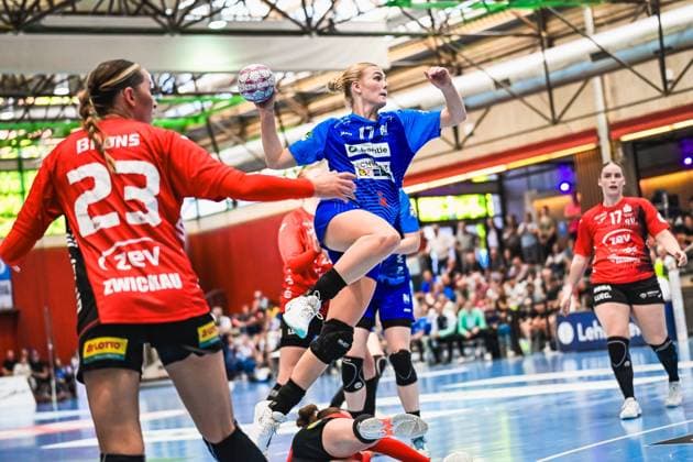 Scene with Lynn Holtman 17 Sport Union Neckarsulm and Silje Brons Petersen 23 BSV Sachsen Zwickau Scene with Lynn Holtman 17 Sport Union Neckarsulm and Silje Brons Petersen 23 BSV Sachsen Zwickau Copyright: xspeedshotx