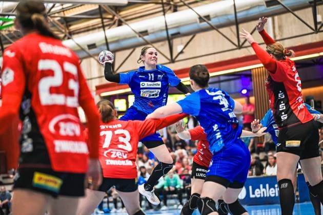 Scene with Annefleur Bruggeman 11 Sport Union Neckarsulm and several players from person 10839 Scene with Annefleur Bruggeman 11 Sport Union Neckarsulm and opponents Copyright: xspeedshotx