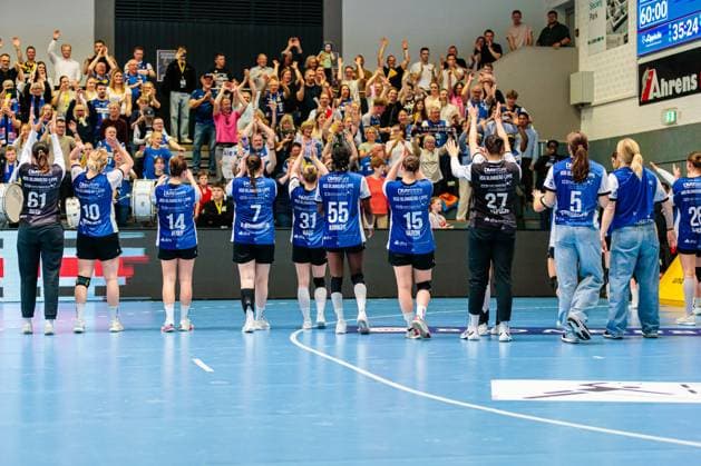 Team HSG Blomberg Lippe celebrating after 35 24 victory GER, HSG Blomberg Lippe vs Thueringer HC, Handball, 1 Bundesliga Women, Play Offs, Semifinal, Game 3, 09 05 2026 GER, HSG Blomberg Lippe vs Thueringer HC, Handball, 1 Bundesliga Women, Play Offs, Semifinal, Game 3, 09 05 2026 Blomberg Copyright: xEibner-Pressefoto JanxRollingerx EP_JSK